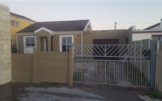 3 Bedroom House in Strandfontein