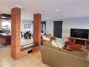 3 Bed House in Bronberg