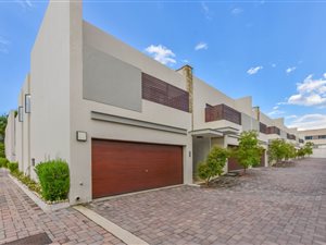 3 Bed Townhouse in Illovo