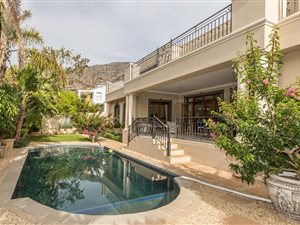 6 Bed House in Silvertree Estate