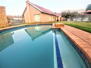 3 Bed House in Edelweiss