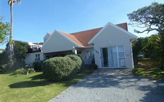 4 Bedroom House in Kidds Beach