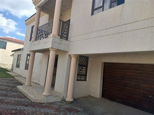 6 Bed House in Ormonde