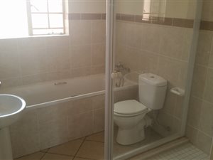 3 Bed House in Hazeldean (Silverlakes Surroundings)