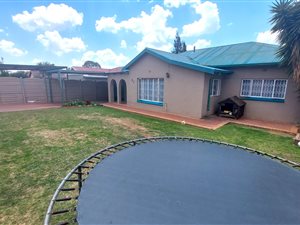 3 Bed House in Rewlatch