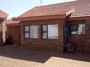 3 Bed House in Daggafontein