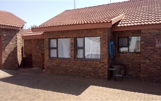 3 Bedroom House in Daggafontein