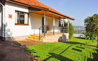 3 Bedroom House in Manor Gardens