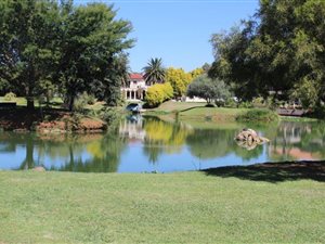 987 m² Land available in Westlake Estate