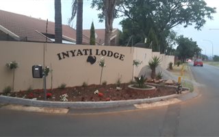 2 Bedroom Simplex in Weltevreden Park