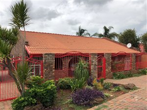 4 Bed House in Laudium