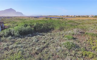 660 m² Land available in Bettys Bay