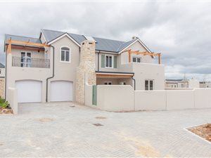 3 Bed House in Nooitgedacht Village