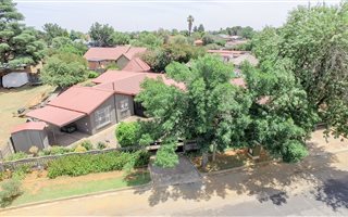 4 Bedroom House in Bonaero Park
