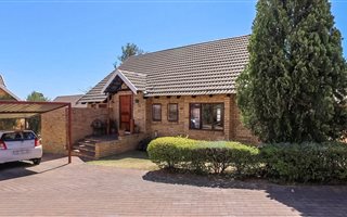 3 Bedroom Duplex in Monument