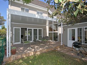 3 Bed House in Bergvliet