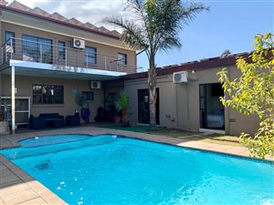 7 Bed House in Robertsham