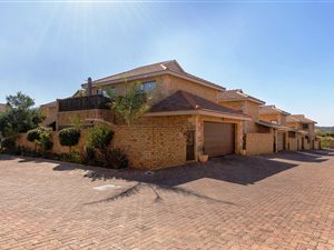 3 Bed House in Honeydew Manor