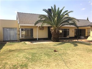 4 Bed House in Oberholzer