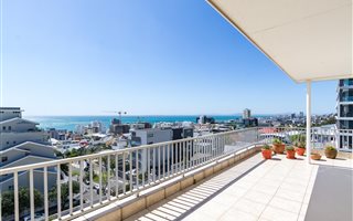 4 Bedroom Apartment in Bantry Bay