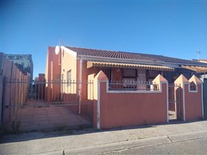 4 Bedroom House in Rocklands
