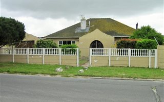 3 Bedroom House in Lotus River
