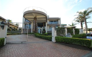 6 Bedroom House in Blue Bend