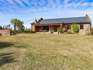 4.3 ha Farm in The Crags