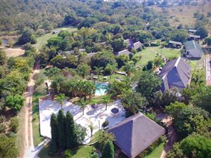 24.4 ha Farm in Hekpoort