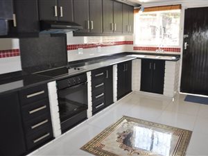3 Bed Duplex in Centenary Park