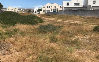 389 m² Land available in Country Club