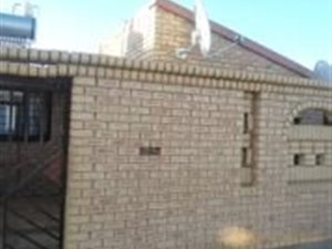 2 Bedroom House in Westbury
