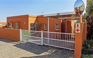 2 Bedroom Townhouse in Radiokop