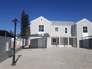 2 Bed Townhouse in Paarl Central East