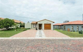 3 Bedroom House in Whale Rock
