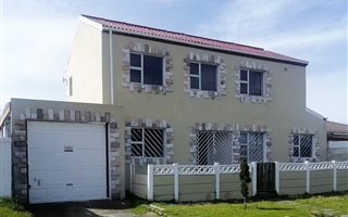 5 Bedroom House in Ruyterwacht