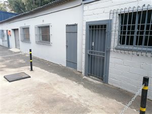 90 m² Industrial space in Petit