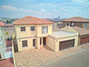 3 Bed House in Halfway Gardens