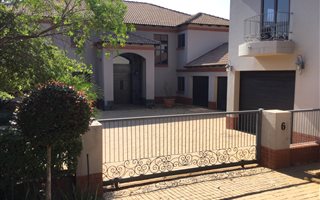5 Bedroom House in Boardwalk