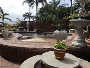 5 Bed House in Effingham