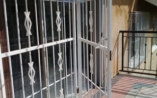 1 Bedroom House in Oakdene