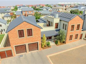 5 Bedroom House in Heritage Hill