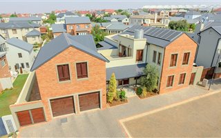 5 Bedroom House in Heritage Hill