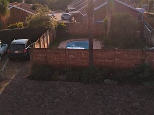 2 Bed Apartment in Rooihuiskraal