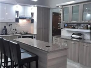 6 Bed House in Cato Manor