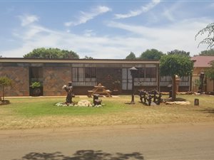 4 Bed House in Westonaria