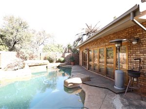 5 Bed House in Zwartkop