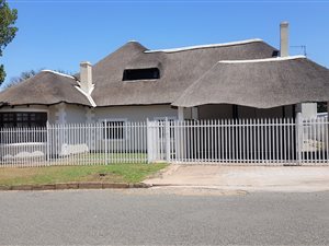 6 Bed House in Top Town
