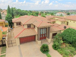 4 Bed House in Blue Valley Golf Estate