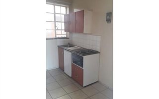 Bachelor apartment in Brixton